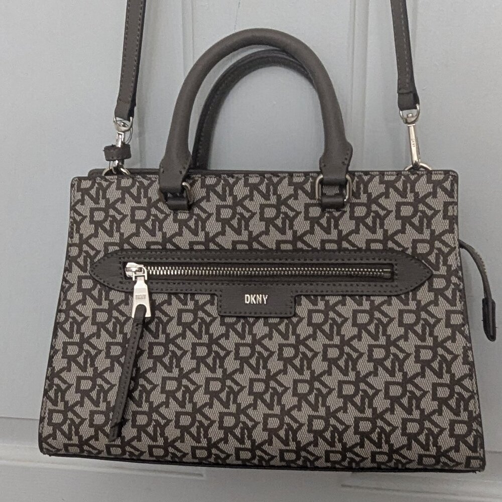 DKNY WOMEN'S  CHELSEA SATCHEL HANDBAG CROSSBODY BAG BROWN . $ 228